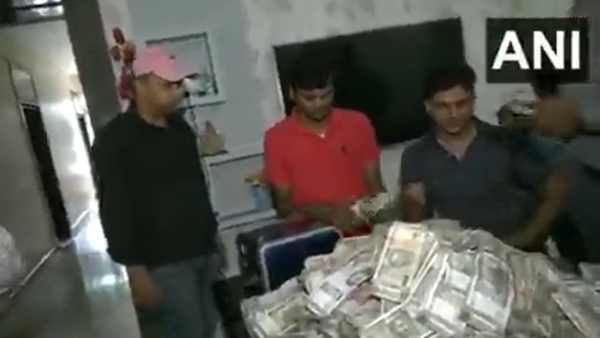  অধীনস্ত দুই কর্মীর বাড়িতেও তল্লাশি