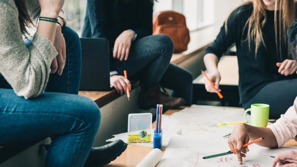 বিদেশে পড়াশুনা করার পর চাকরিও পাওয়া যায়