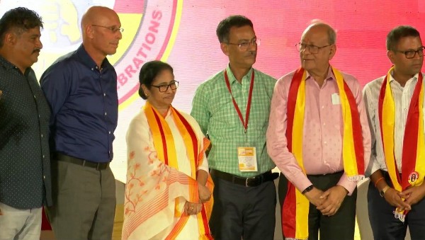 মমতার হাত ধরে সদ্য উন্মোচিত হয়েছে ক্লাবের আর্কাইভ: