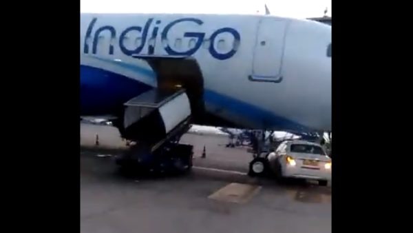 বিমান কিংবা গাড়িতে কোনও ক্ষতি হয়নি- বিমান কিংবা গাড়িতে কোনও ক্ষতি হয়নি-