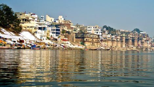 গঙ্গাজল বাড়িতে ছেটান গঙ্গাজল বাড়িতে ছেটান