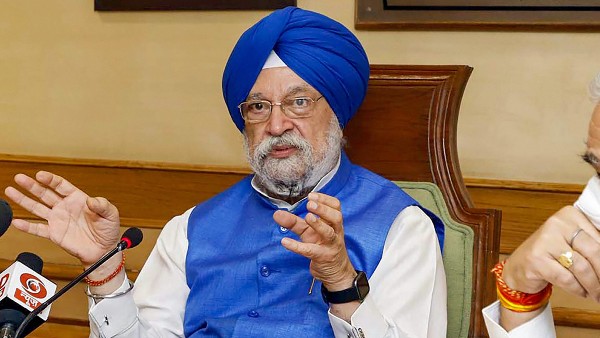 কেন্দ্রীর মন্ত্রীর টুইট ঘিরে বিতর্কের সূত্রপাত কেন্দ্রীর মন্ত্রীর টুইট ঘিরে বিতর্কের সূত্রপাত