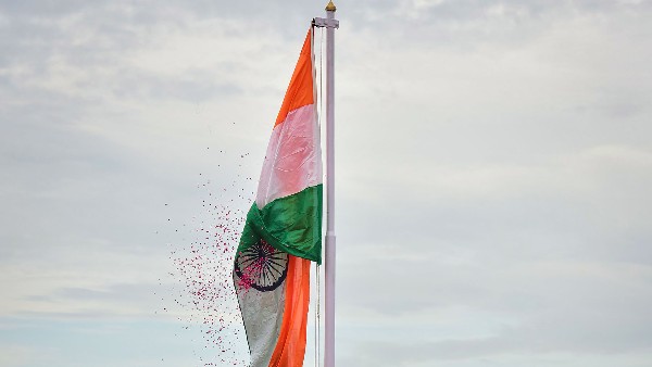 তৃণমূল বিধায়কের পতাকা উত্তোলন সিপিএম অফিসে