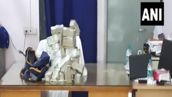 টাকা তুলে দিয়েছিলেন মহেন্দ্র আগরওয়ালই