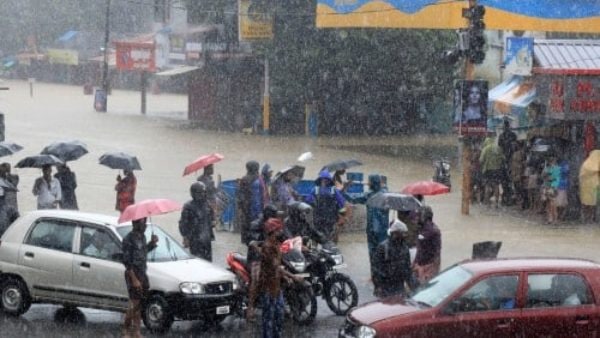 বন্যা কবলিত এলাকা থেকে মানুষকে সরে যাওয়ার অনুরোধ