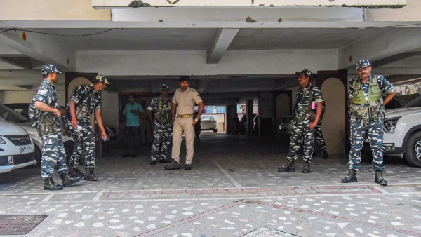 আরজেডি নেতাদের বাড়িতে তল্লাশি 