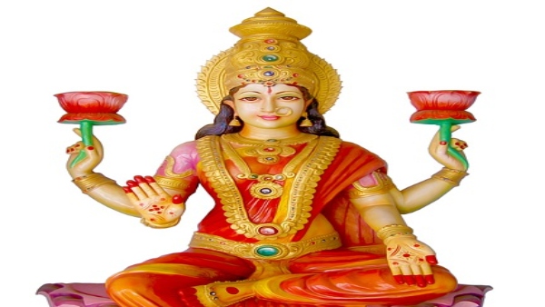 মুখ্য দরজায় স্বস্তিক চিহ্ন