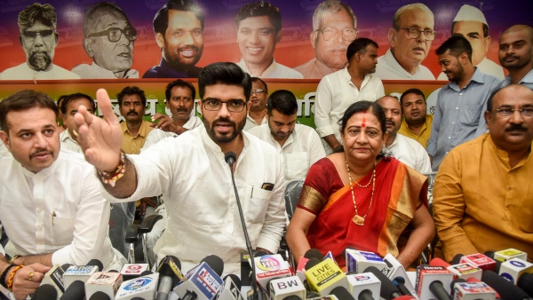 বিজেপির জোটসঙ্গী এলজেপিতে বিভাজন বিজেপির জোটসঙ্গী এলজেপিতে বিভাজন