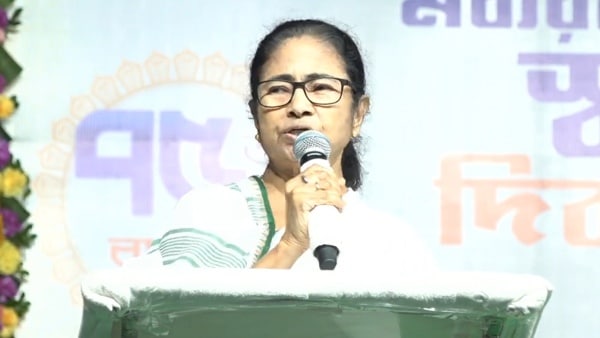 বাম-কংগ্রেসকে নিশানা বাম-কংগ্রেসকে নিশানা