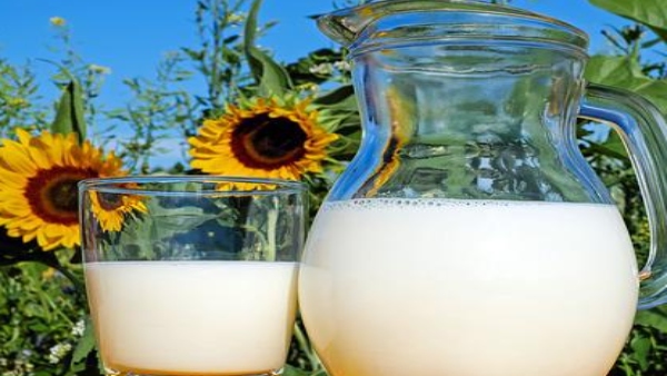 জলে দুধ মিশিয়ে স্নান করুন