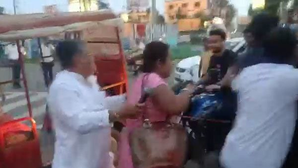 চোর স্লোগান দিতেই...