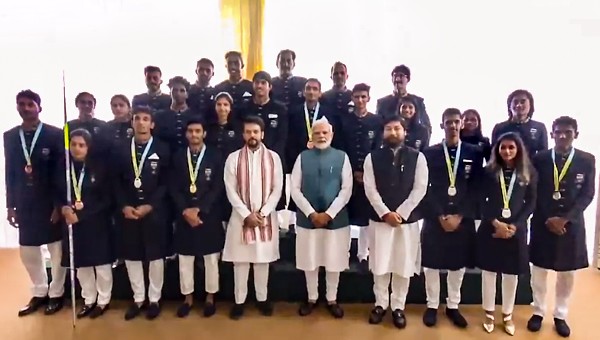 কমনওয়েলথ গেমসে অংশগ্রহণকারী ক্রীড়াবিদদের সঙ্গে সাক্ষাৎ মোদীর: