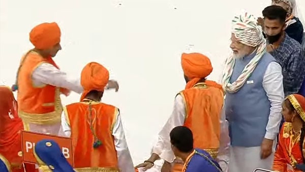 ঐতিহ্য নিয়ে গর্ব করা উচিত