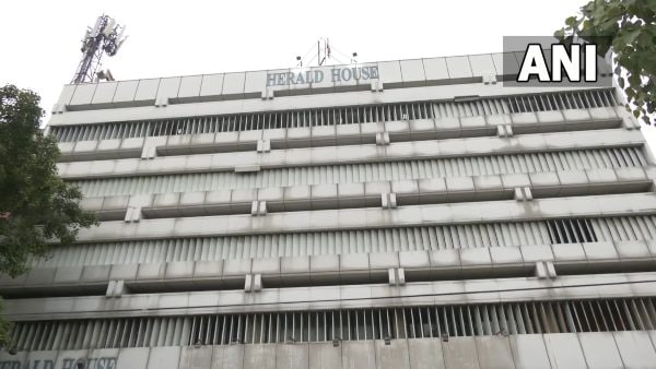 ন্যাশনাল হেরাল্ডের দফতর সিল করল ED ন্যাশনাল হেরাল্ডের দফতর সিল করল ED