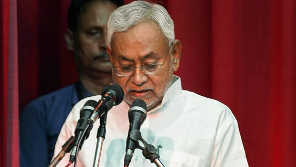 মুখ্যমন্ত্রী হিসেব শপথ নীতীশের