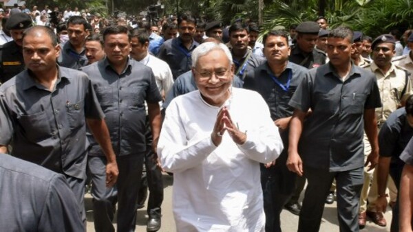 নীতীশের নিশানায় মোদী সরকার