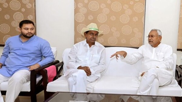 কেসিআরের নিশানায় কেন্দ্র