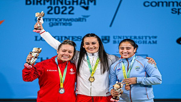 কোচকে ধন্যবাদ জ্ঞাপন 