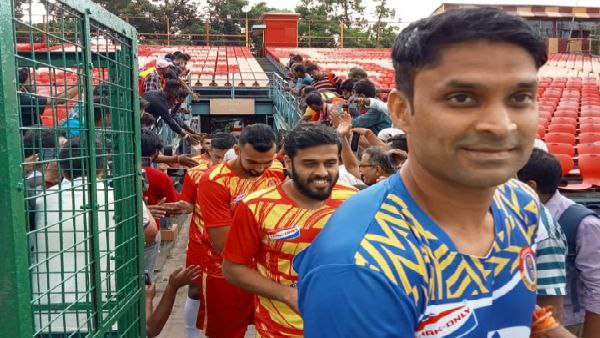 সমর্থকদের উন্মাদনা সমর্থকদের উন্মাদনা