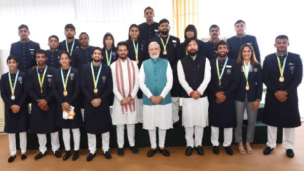 স্বজনপোষণ ঘুচিয়ে স্বজনপোষণ ঘুচিয়ে