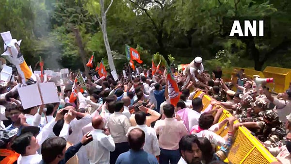 পুলিশ এই বিষয়ে অন্য কথা বলছে 