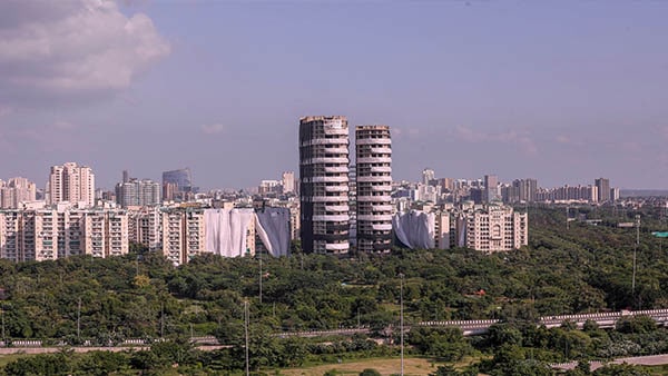 সুপারটেক টুইন টাওয়ার ধ্বংস ও দূষণ 