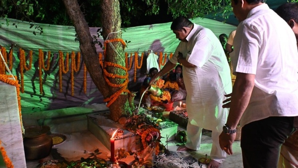 কয়েক লাখ মানুষের ভিড় হয় কয়েক লাখ মানুষের ভিড় হয়