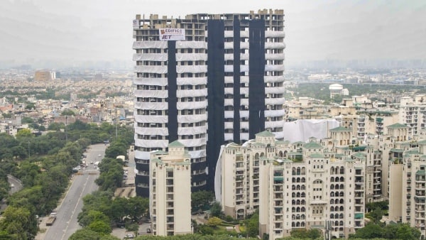 বাসিন্দাদের সরিয়ে নেওয়া হয়েছে