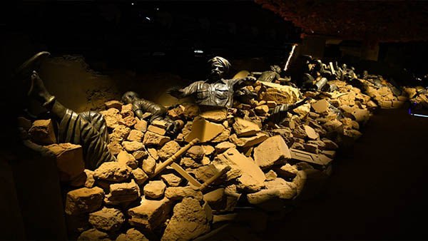  কী রয়েছে এখানে ? 