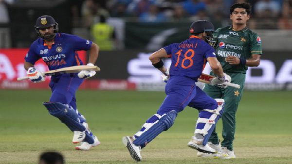 দায়িত্বজ্ঞানহীন শট খেলে আউট রোহিত-বিরাট দায়িত্বজ্ঞানহীন শট খেলে আউট রোহিত-বিরাট