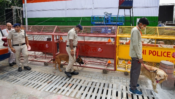 লালকেল্লার পার্শ্ববর্তী অঞ্চলে যান চলাচলে নিষেধাজ্ঞা