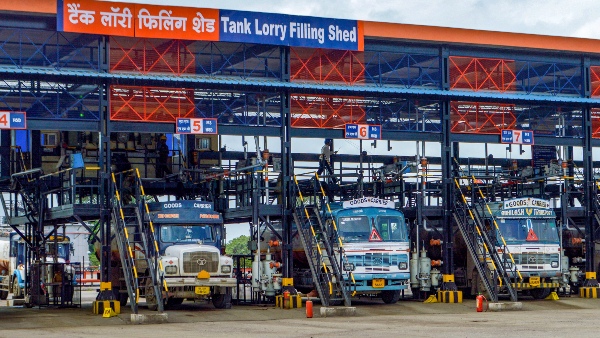 গুয়াহাটি হয়ে বাংলাদেশে ট্রায়াল অপারেশন গুয়াহাটি হয়ে বাংলাদেশে ট্রায়াল অপারেশন