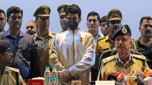 সংবাদমাধ্যমের সামনে মুখ খোলেন অনু