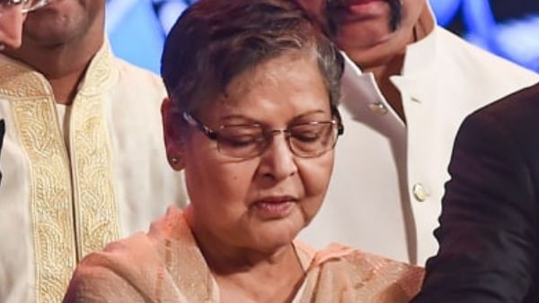 শশী কাপুর ও অমিতাভ বচ্চনের সঙ্গে জুটি বাঁধেন শশী কাপুর ও অমিতাভ বচ্চনের সঙ্গে জুটি বাঁধেন