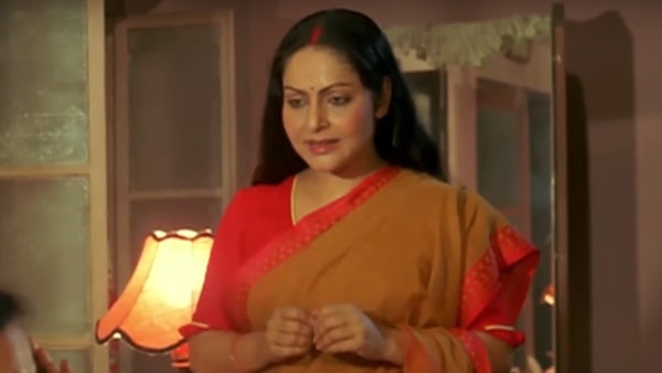 হিন্দি সিনেমায় তাঁর সফর শুরু হিন্দি সিনেমায় তাঁর সফর শুরু