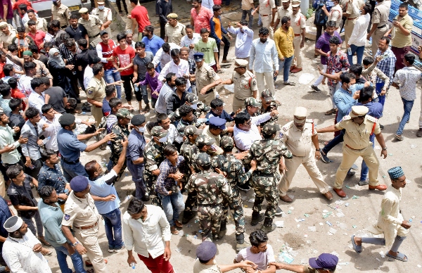  প্রতিবাদ