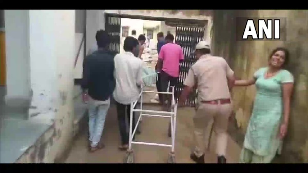 ঘটনাস্থলে প্রশাসনিক কর্তারা