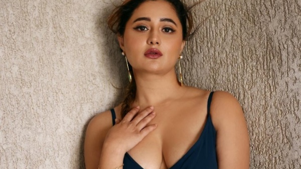  রেশমি দেশাই