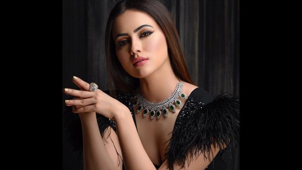 সানা খান