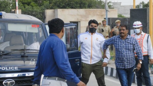 নয়ডায় ট্রাফিক নিয়ন্ত্রণ