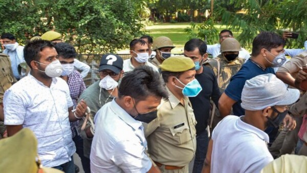 কোনও কারণ দেখানো হয়নি