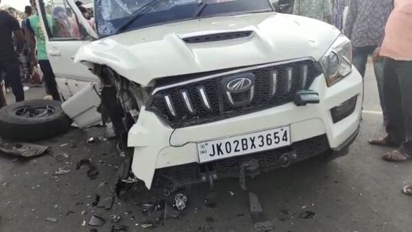 শুভেন্দুর কনভয়ের গাড়ি দুর্ঘটনাগ্রস্ত