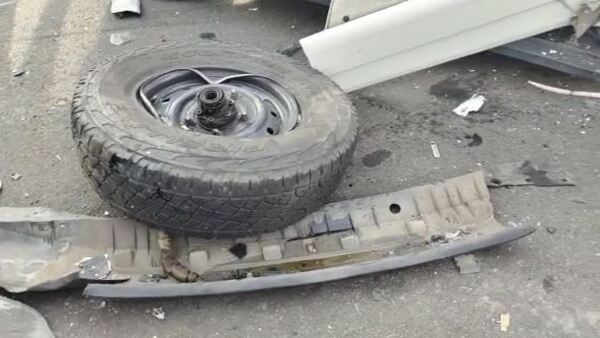  অভিঘাতে খুলে যায় গাড়ির চাকা