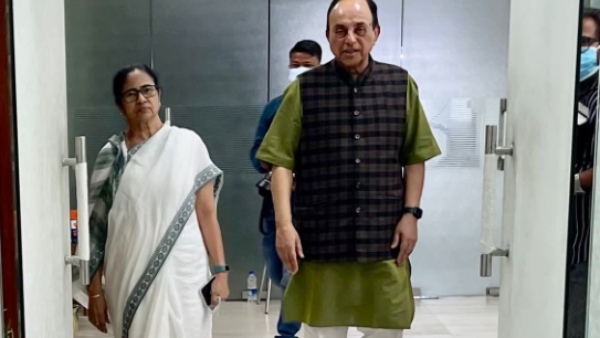 আর্থিক ও বিদেশ নীতি নিয়ে মোদী সরকারকে নিশানা আর্থিক ও বিদেশ নীতি নিয়ে মোদী সরকারকে নিশানা