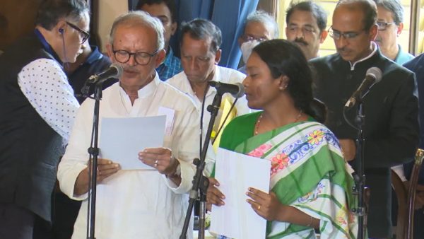 যাঁদের শপথ যেভাবে