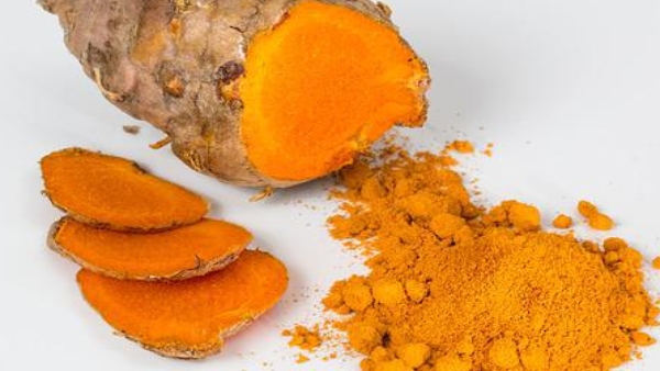 স্নানের জলে মিশিয়ে নিন এক চুটকি হলুদ