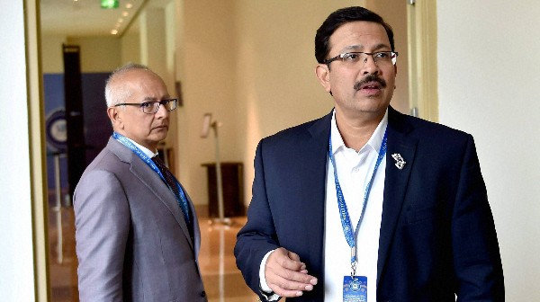 পণ্ডিতের নাম ঘোষণা করে বেঙ্কি মাইসরের বক্তব্য: