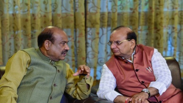 মনসংযোগ ঘোরাতে দুর্নীতিগ্রস্তদের ব্যবহার