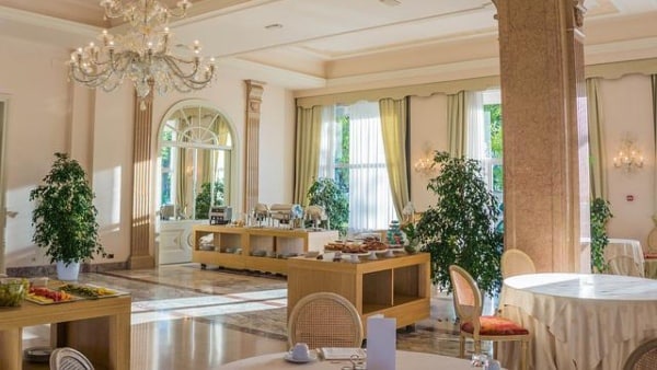 পূর্ব দিশায় বেশি করে জানলা লাগান