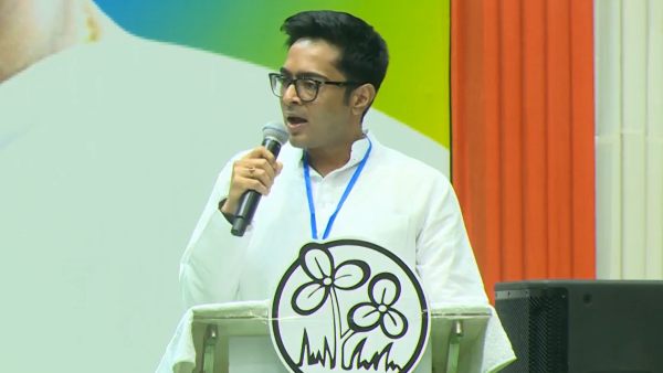 পুজোর অনুদান িনয়ে বিজেপিকে নিশানা পুজোর অনুদান িনয়ে বিজেপিকে নিশানা
